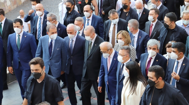 Cumhurbaşkanı Erdoğan, Akdeniz Belediyesini ziyaret etti