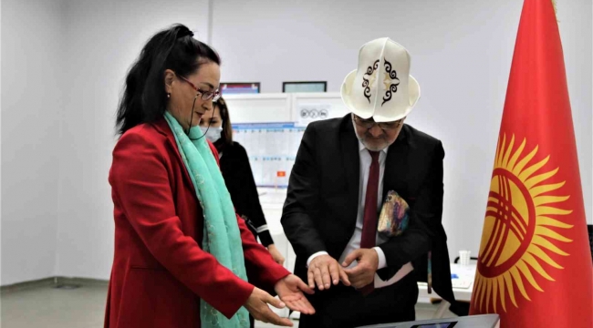 Antalya'da Kırgızistan vatandaşlarının ilk kez oy kullanma sevinci