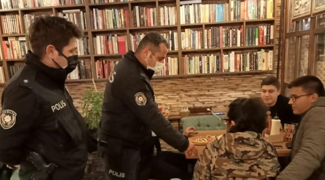 Nallıhan Polisi Gece Denetimlerini Sürdürüyor