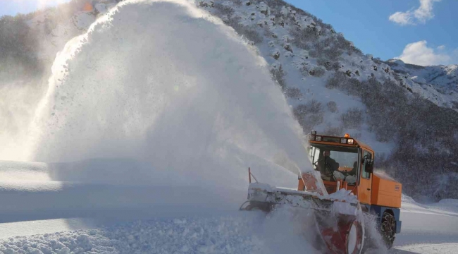Tunceli'de karla mücadele çalışmaları aralıksız devam ediyor