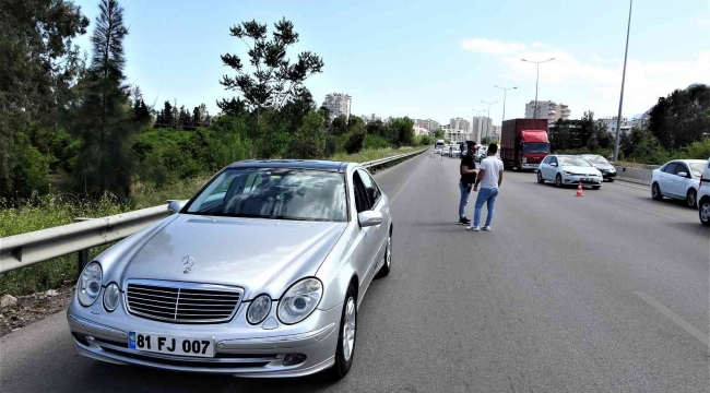 Korsan taksici, aracına aldığı müşteri sivil polis çıkınca yakayı ele verdi