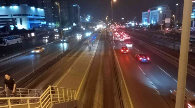 İBB'nin metrobüs hattındaki "Beyaz Yol" çalışması başladı