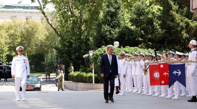 Oramiral Özbal'ın emekliye ayrılması dolayısıyla Deniz Kuvvetleri Komutanlığında devir-teslim töreni düzenlendi