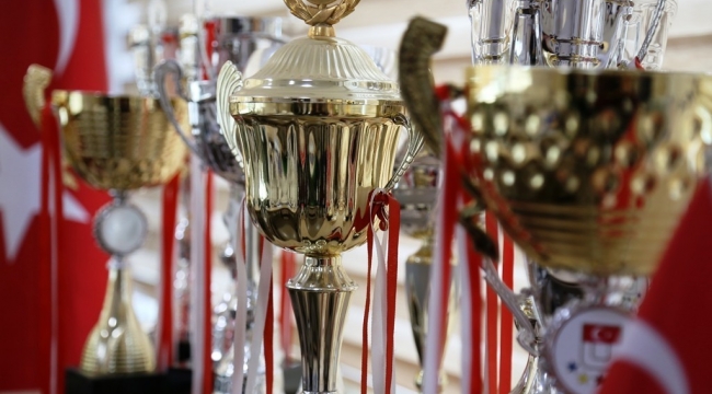 ASÜ'lü sporcular 2021-2022 sezonunda 26 madalya kazandı