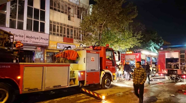 Ankara'da döşeme atölyesinde çıkan yangında 4 itfaiye eri ve 1 işçi yaralandı
