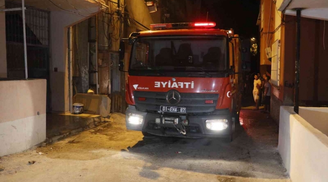 Oturduğu binanın merdivenlerini yakan kişi operasyonla yakalandı