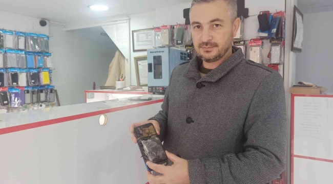 Cep telefonu bomba gibi patladı