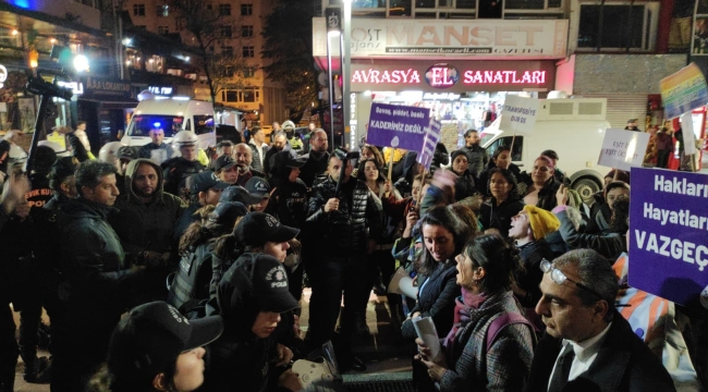 İzinsiz yürümek isteyen gruba polis müdahalesi