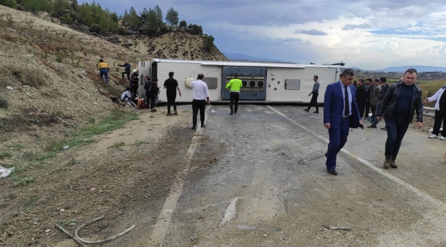 Mersin'de yolcu otobüsü devrildi: 18 yaralı