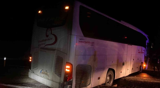 Sivas'ta yolcu otobüsü kayarak yoldan çıktı: 1 yaralı