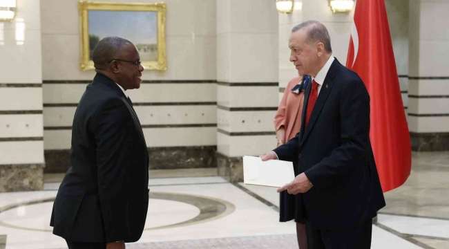 Zambiya Büyükelçisi William Maipambe Sikazwe, Cumhurbaşkanı Erdoğan'a güven mektubu sundu