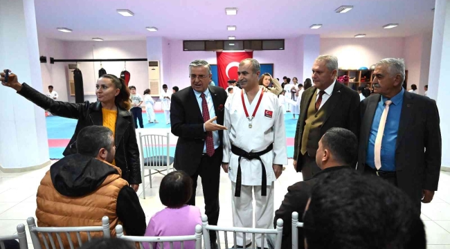 Başkan Topaloğlu:" "Sağlıklı bir gençlik yetiştirmek için uğraşıyoruz."
