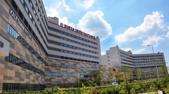 5 yıllık görme kaybı Bursa Şehir Hastanesi'nde son buldu