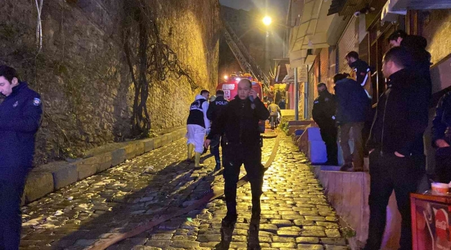 Beyoğlu'nda Ermeni Kilisesi'ndeki yangın söndürüldü: 1 ölü, 2 yaralı