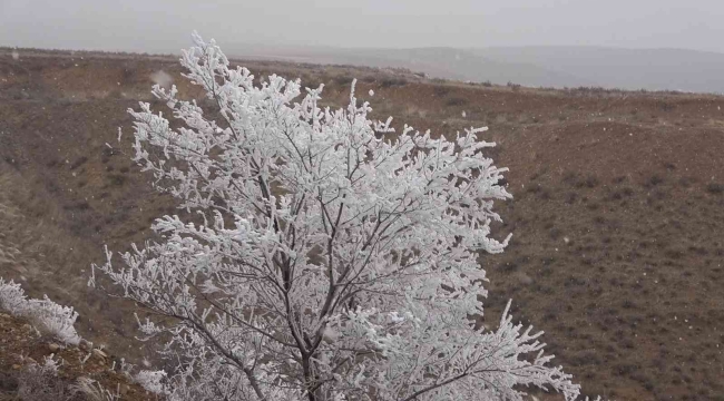 Kırıkkale'de mevsimin ilk karı yağdı