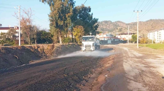 Ortaca'da yol bakım çalışmaları devam ediyor