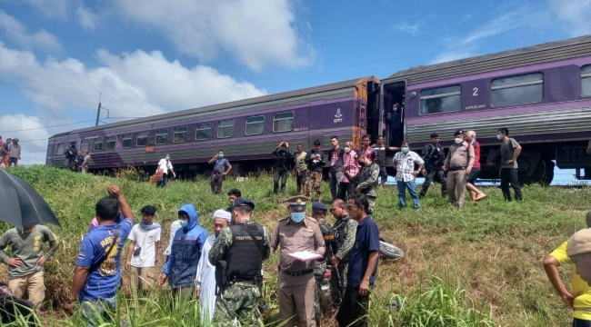 Tayland'da tren hemzemin geçitteki aracı biçti: 1 ölü, 2 yaralı