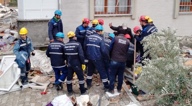 Siirt ekibi enkazdan 30 vatandaşı kurtarmayı başardı