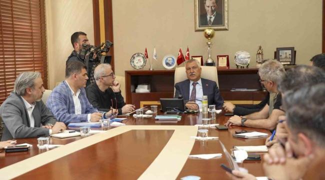 Başkan Karalar, "Deprem Dirençli Adana" için bilim insanlarıyla çalışma başlattı