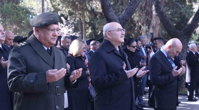 Çanakkale şehitleri İzmir'de törenle anıldı