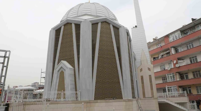 Esentepe Camii'nde ilk teravih namazı kılındı