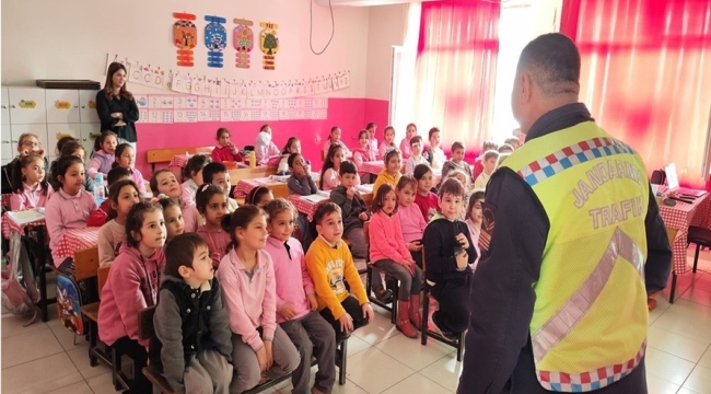 Jandarmadan öğrenci ve öğretmenlere trafik eğitimi