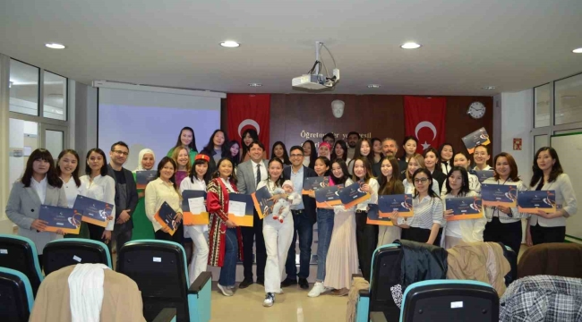 Kazakistan'dan gelen staj öğrencileri sertifikalarını aldı