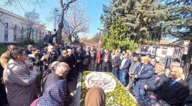 Muhsin Yazıcıoğlu kabri başında dualarla anıldı