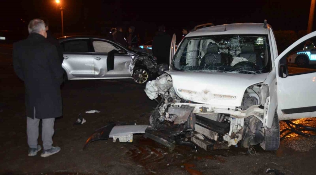 Ordu'da hafif ticari araç ile otomobil çarpıştı: 5 yaralı