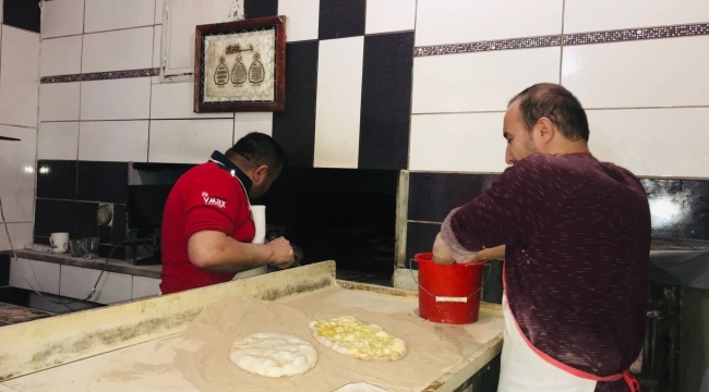Pide ustalarının 200 derece ateş başında ramazan mesaisi