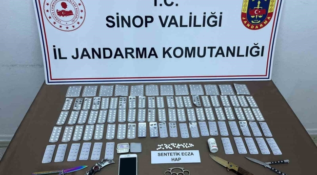 Sinop'ta torbacıya baskın: 1017 sentetik hap ele geçirildi