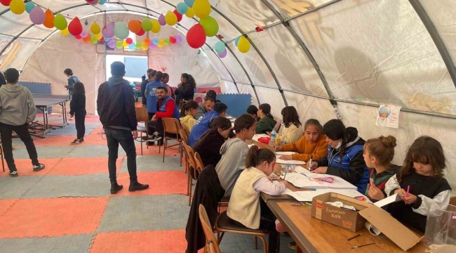 Şırnak'ta gönüllüler, depremzede 2 bin çocuğu oyun ile buluşturdu