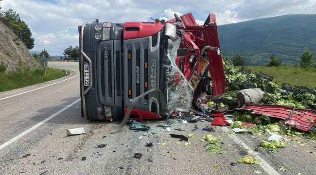 Bolu'da 2 tır çarpıştı, biri devrildi: 1 yaralı