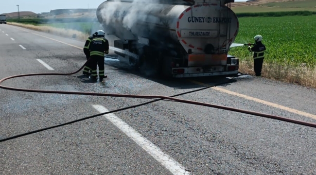 Diyarbakır'da faciadan dönüldü: Yakıt yüklü tanker alev aldı