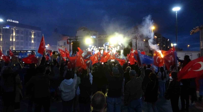 Erdoğan'ın zaferi Çanakkale'de kutlandı