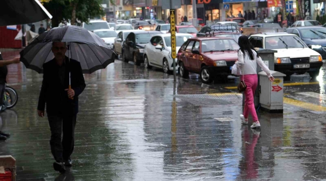 Erzincan'da sağanak yağış