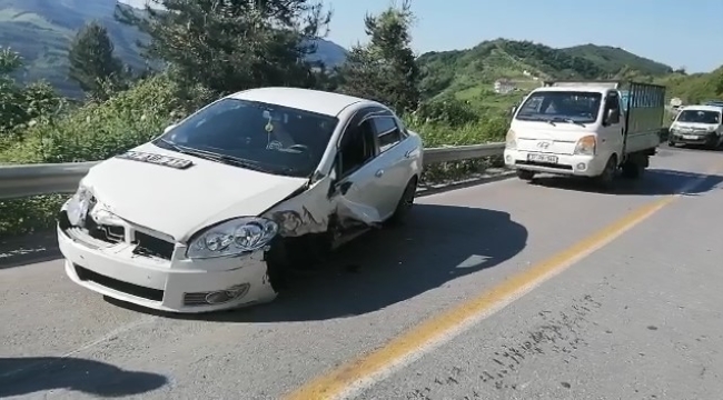 Kaza yapan otomobilin tekerleği koptu, sürücüsü burnu bile kanamadan kurtuldu
