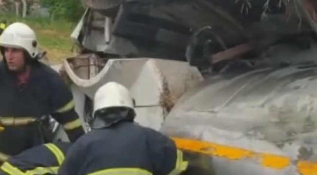 Kırklareli'de otomobil ile tanker çapıştı: Tanker sürücüsünü sıkıştığı yerden itfaiye ekipleri kurtardı