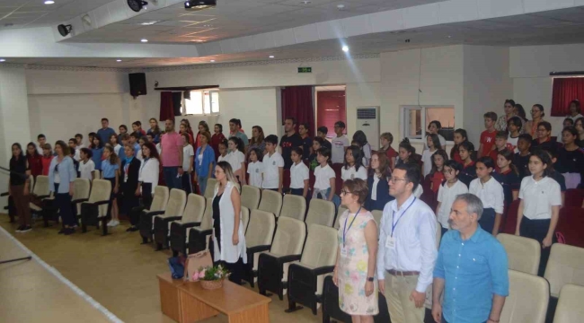Marmaris'te öğrenciler İngilizce konferans gerçekleştirdi
