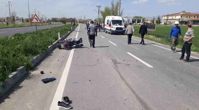 Motosikletle otomobilin çarpıştığı kazada 2 kardeş yaralandı