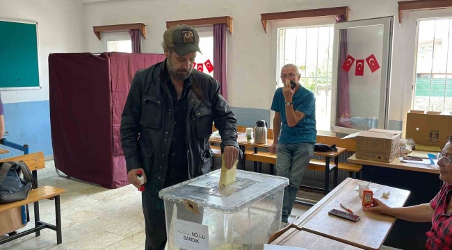 Nejat İşler ve Fedon oylarını Bodrum'da kullandı