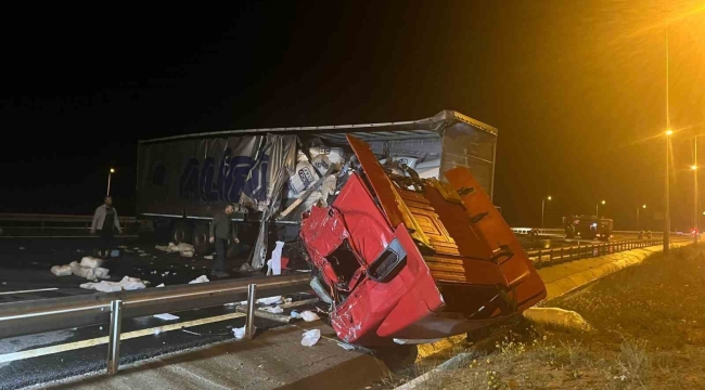 Tırın çarptığı otobüs alev aldı: 5 yaralı