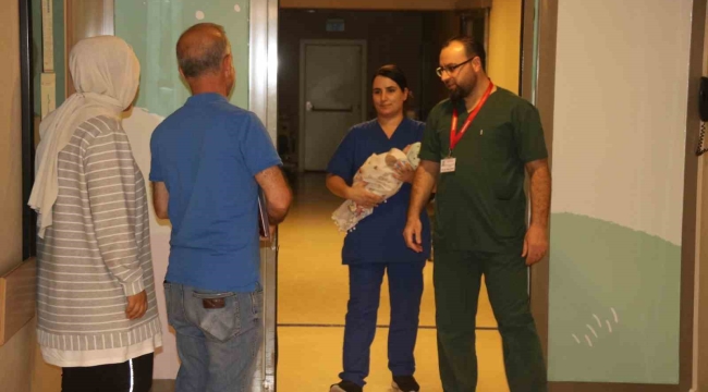 Bağırsaklarından kangren olan 35 haftalık bebek geçirdiği iki ameliyatla sağlığına kavuştu