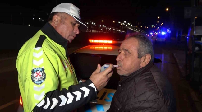 Alkollü yakalanmamak için şoför koltuğuna arkadaşını geçirdi, cezadan kaçamadı