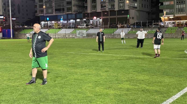 Efsanelerin yeşil sahada ter döktü