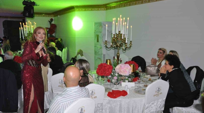 Kars'ta sanatçılar öğretmenler için sahne aldı