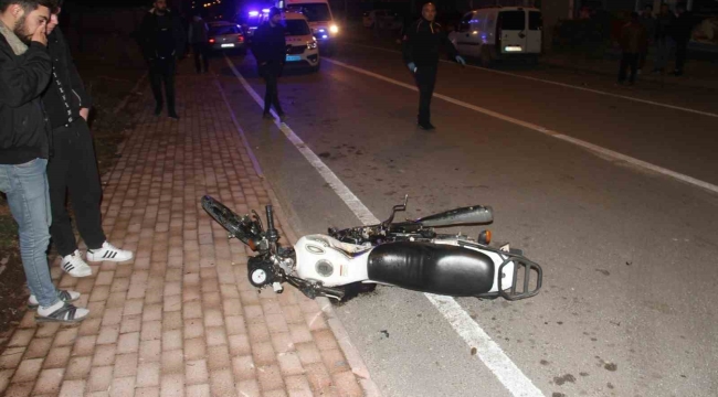 Otomobille çarpışan motosikletin sürücüsü yaralandı