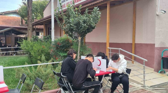 Üniversite öğrencilerinden 45 ünite kan bağışı