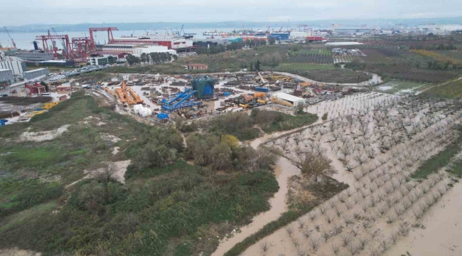Yalova tersaneler bölgesinde yaşanan su baskınında mahsur kalan 12 kişi kurtarıldı
