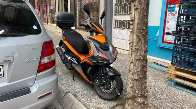 Motoru çalınmasın diye ağaca bağladı